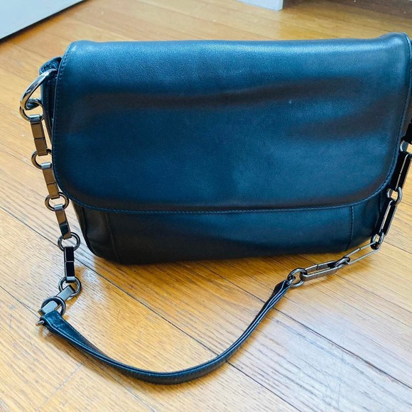 Buttery soft 90s Liz Claiborne vintage black shoulder bag - Picture 2 of 7